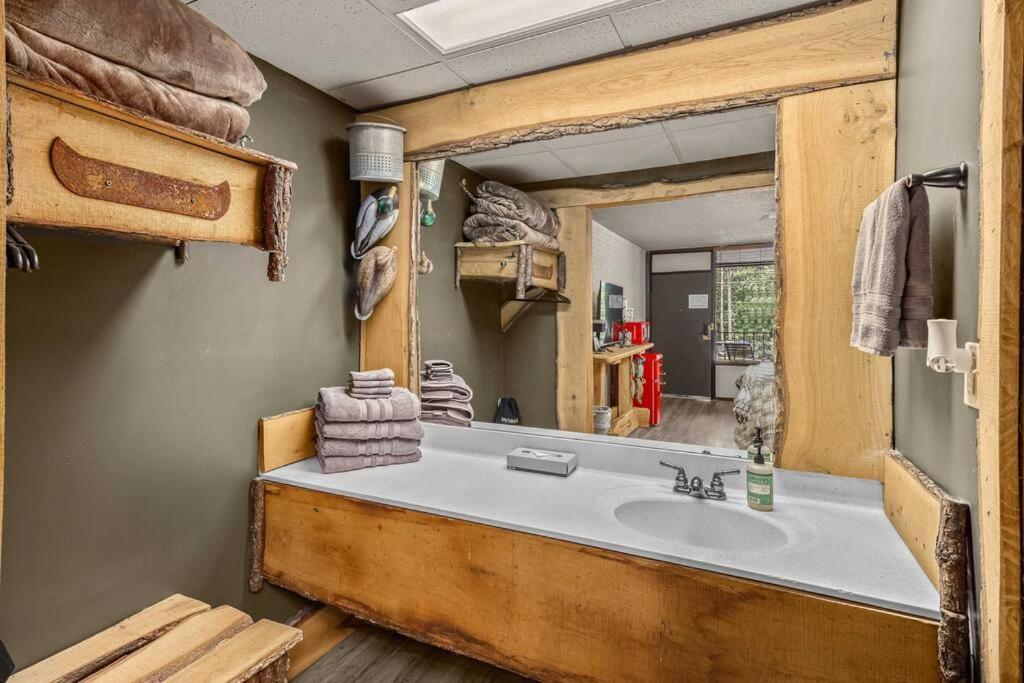 Stonegate Lodge 2 Queen Beds Fast Wifi 50In Tv Salt Water Pool Room # 305 Eureka Springs Luaran gambar