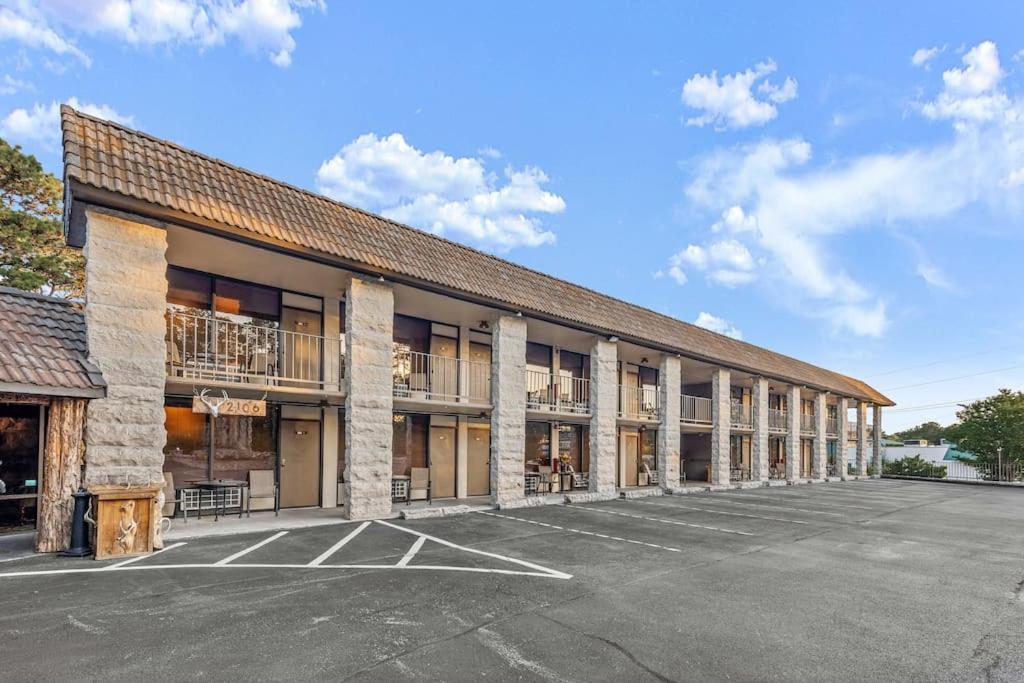 Stonegate Lodge 2 Queen Beds Fast Wifi 50In Tv Salt Water Pool Room # 305 Eureka Springs Luaran gambar