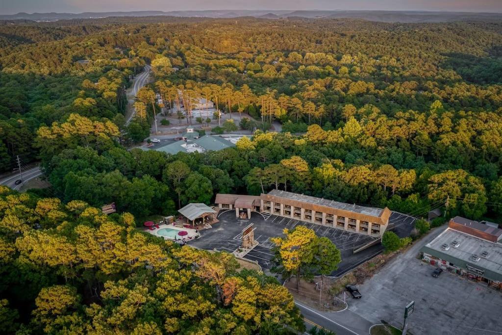 Stonegate Lodge 2 Queen Beds Fast Wifi 50In Tv Salt Water Pool Room # 305 Eureka Springs Luaran gambar