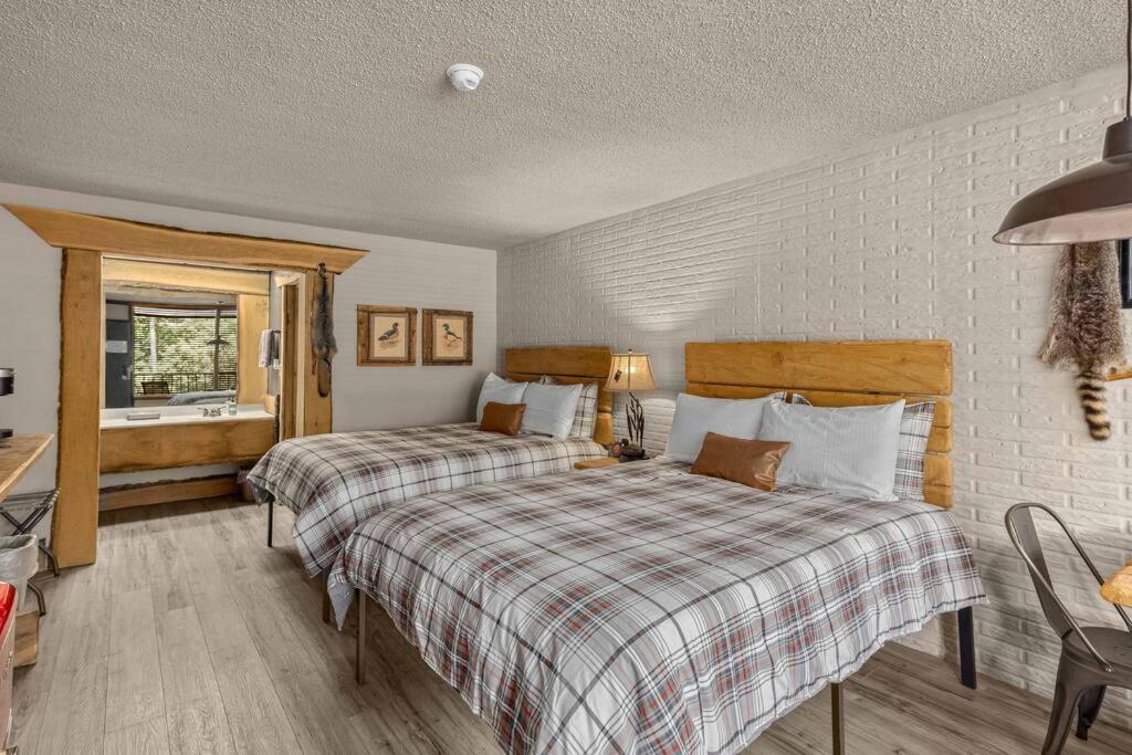 Stonegate Lodge 2 Queen Beds Fast Wifi 50In Tv Salt Water Pool Room # 305 Eureka Springs Luaran gambar